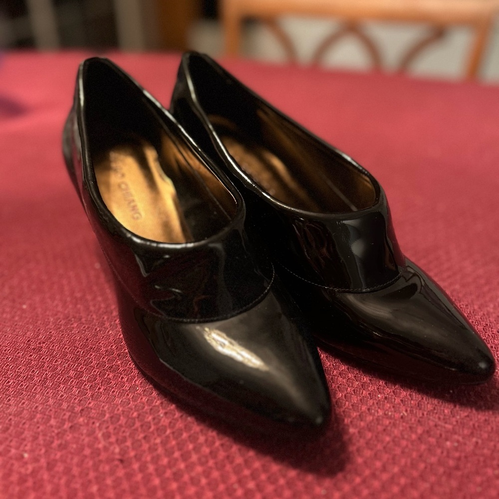 Chic Black Heeled Boots for Women